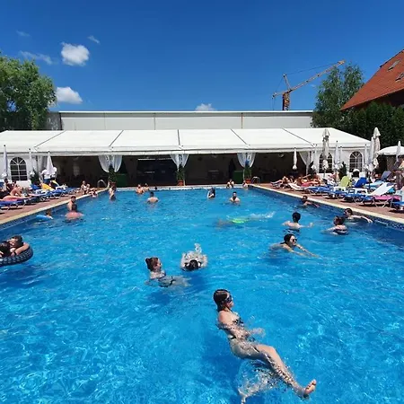 Garden Club Hotel