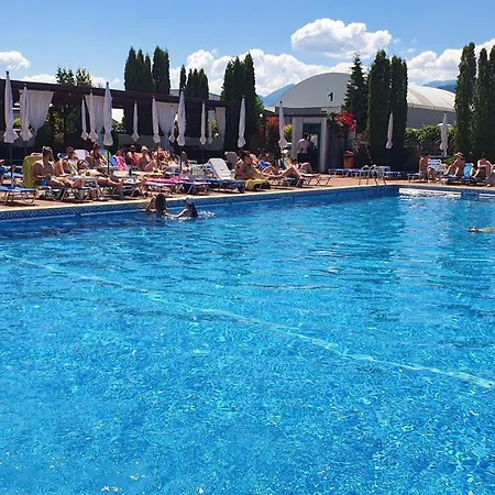 Garden Club Hotel 3*