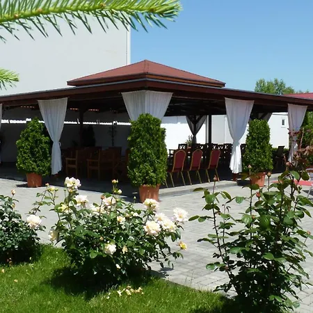 Garden Club Hotel
